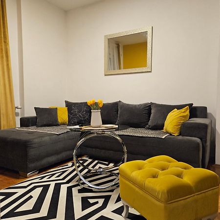 Apartman Sunflower Sremska Mitrovica Exterior foto