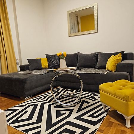 Apartman Sunflower Sremska Mitrovica Exterior foto
