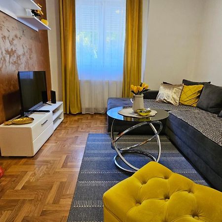 Apartman Sunflower Sremska Mitrovica Exterior foto