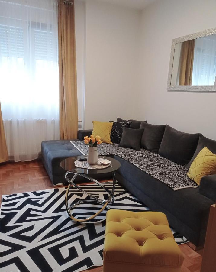 Apartman Sunflower Sremska Mitrovica Exterior foto