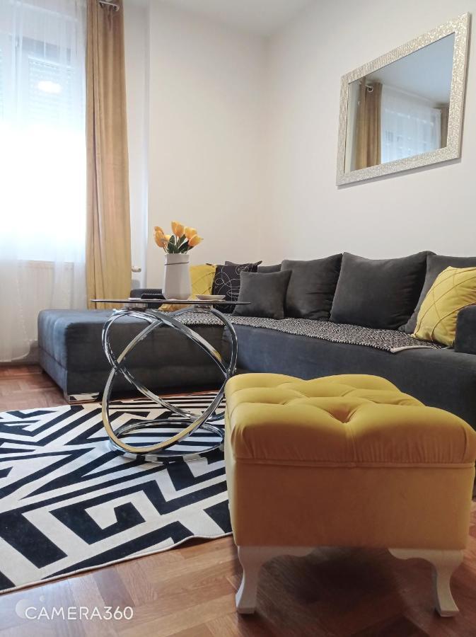 Apartman Sunflower Sremska Mitrovica Exterior foto
